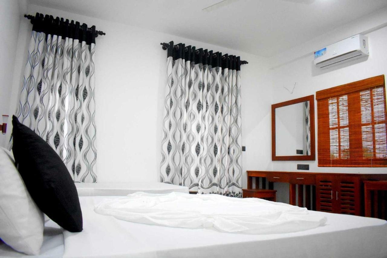 Blue Sky Hotel Yala Buitenkant foto
