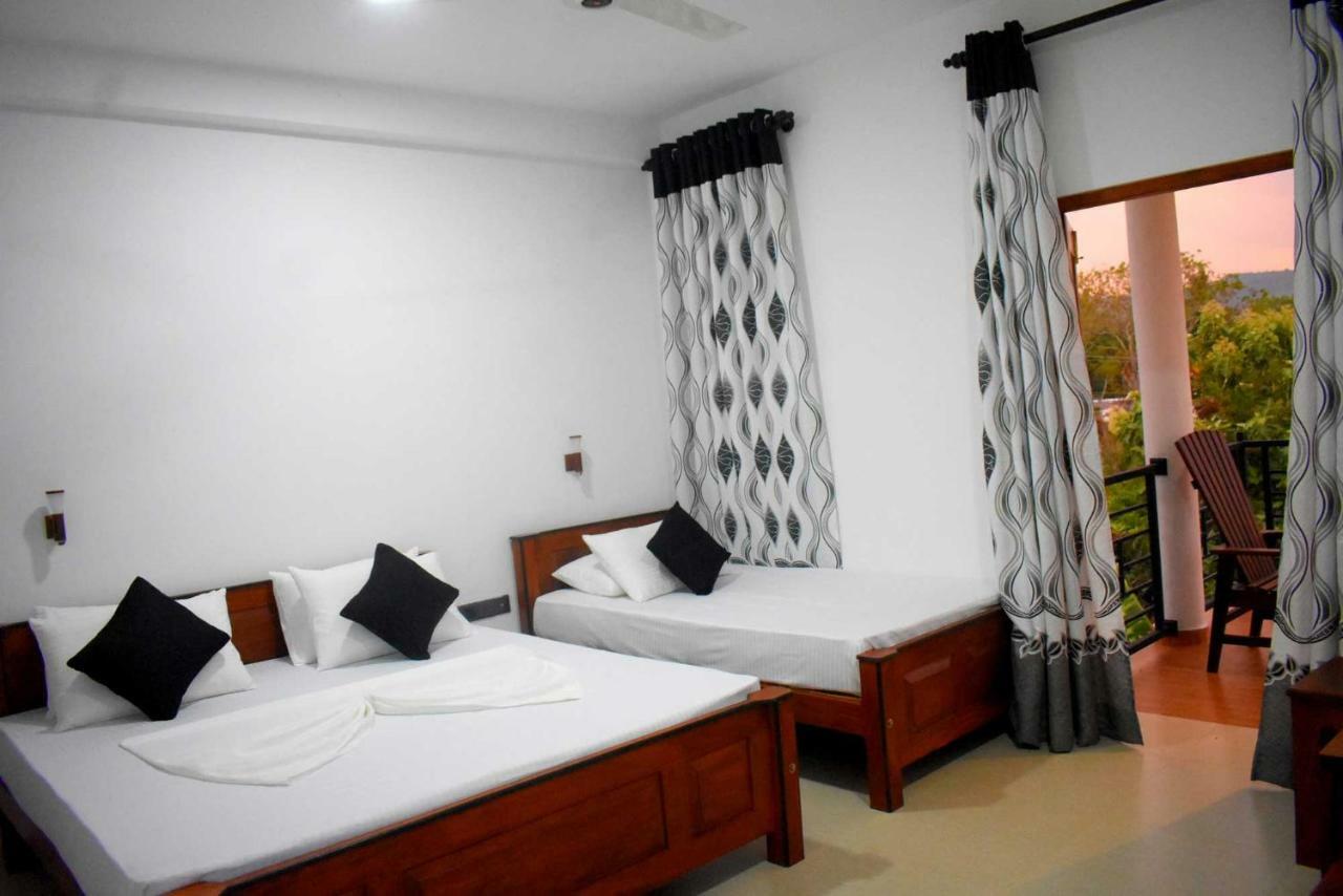 Blue Sky Hotel Yala Buitenkant foto